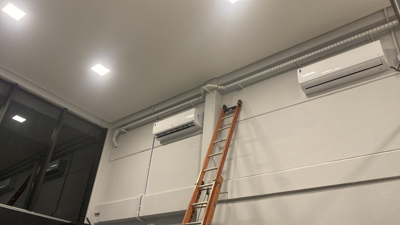 Manutenção com escada